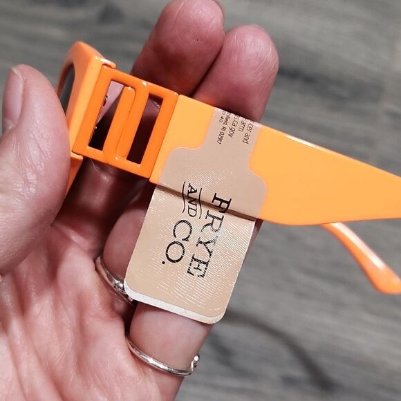 NWT Frye & Co Neon Orange Chunky Statement Sunglasses - Picture 5 of 9